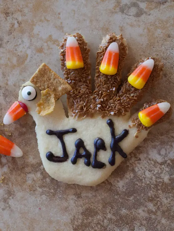 Thaksgiving cookies ideas for kids to make.  Very cute idea for classroom too!