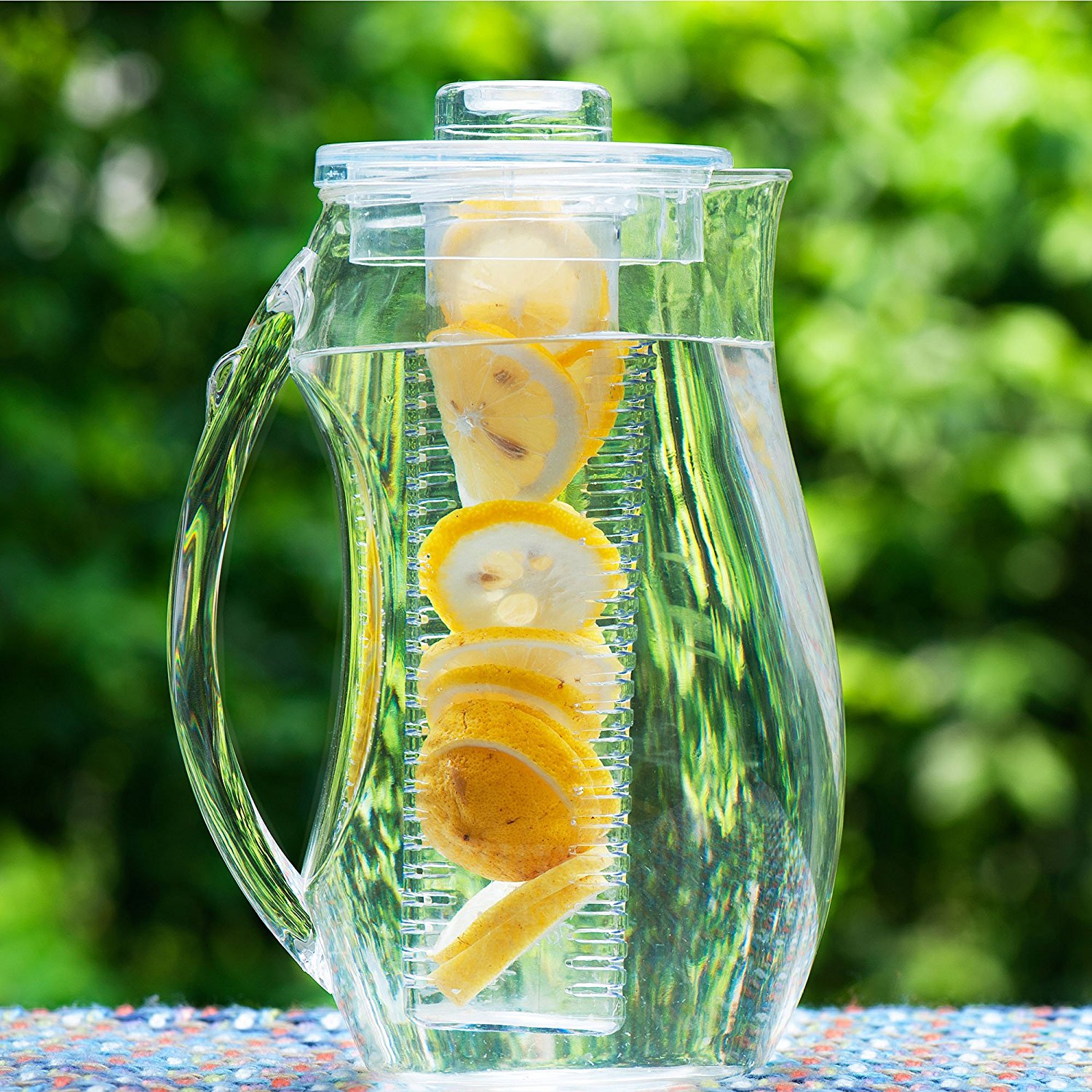 Infused water recipes - detox infused water with lemon