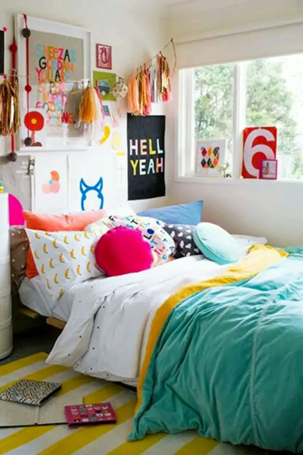 Mix and match bright colored decor for a bright and cheerful room - how to decorate your room without buying anything