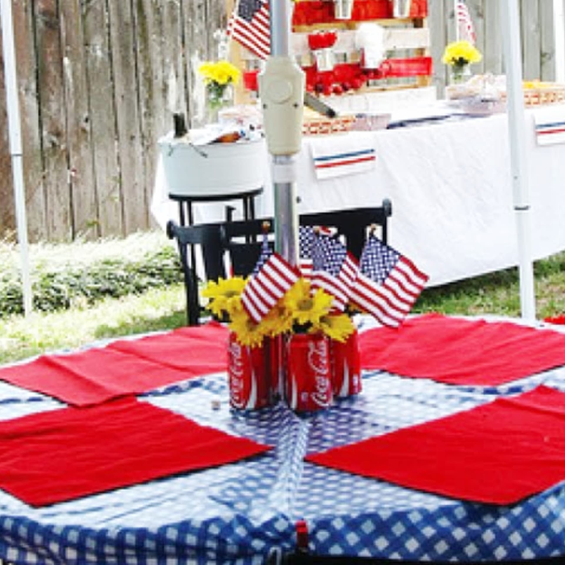 4th of July party ideas - table decorating ideas for a 4th of July party, cookout or block party