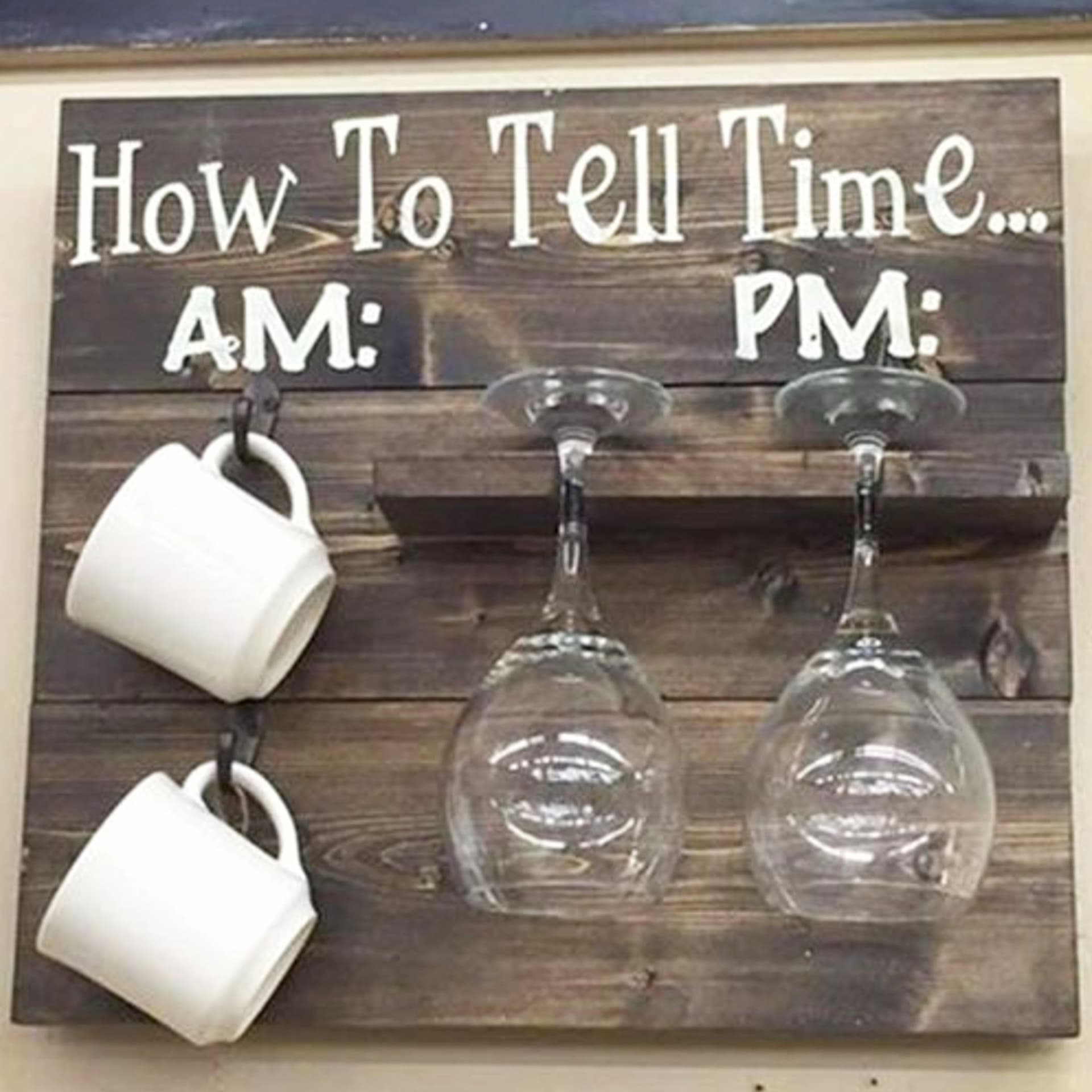 Pallet projects - Easy DIY pallet projects and pallet decor for your kitchen - also makes a great handmade gift idea for a wine lover or coffee lover
