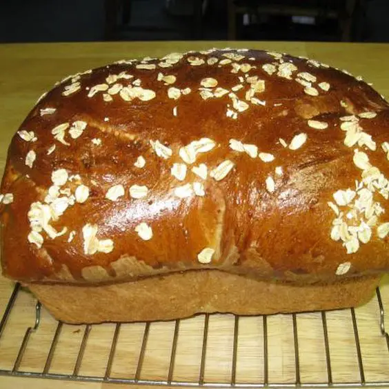 Bread Maker Recipes: Honey Oat Bread