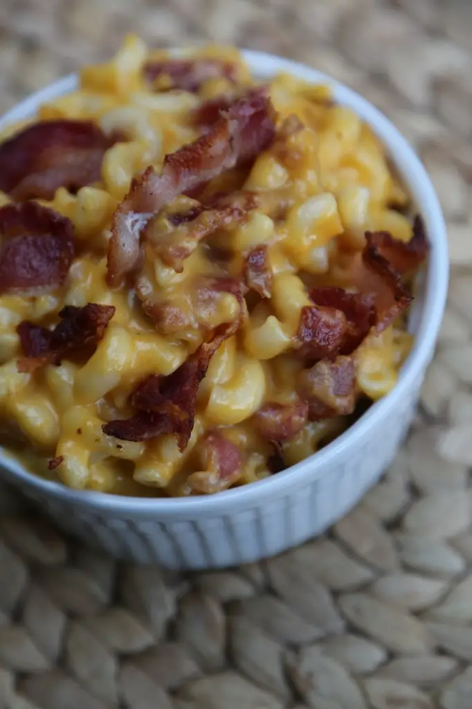 BACON macaroni and cheese made in a slow cooker/crockpot!
