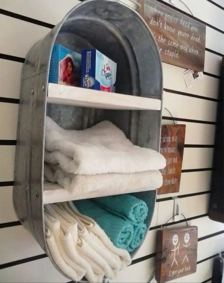 Rustic Country Chic Bathroom Decor Ideas with A Primitive Outhouse Vibe