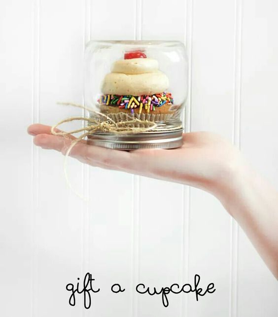 Cake in a jar gift idea for deployment care packages, gifts, birthdays, showers etc - Mason Jar Cupcakes! use a mini mason jar to 'wrap