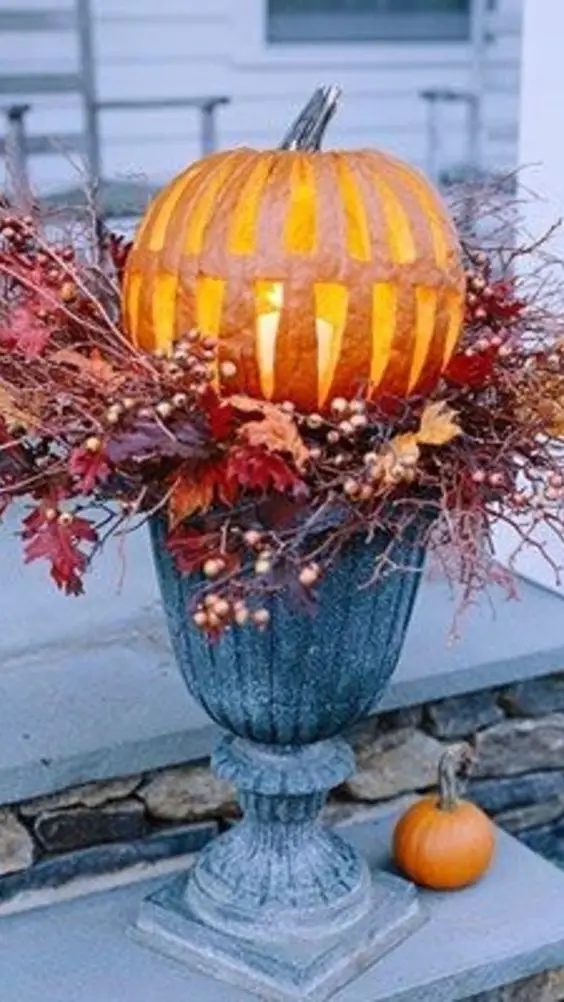 Gorgeous Pumpkin Fall Porch Decor Idea