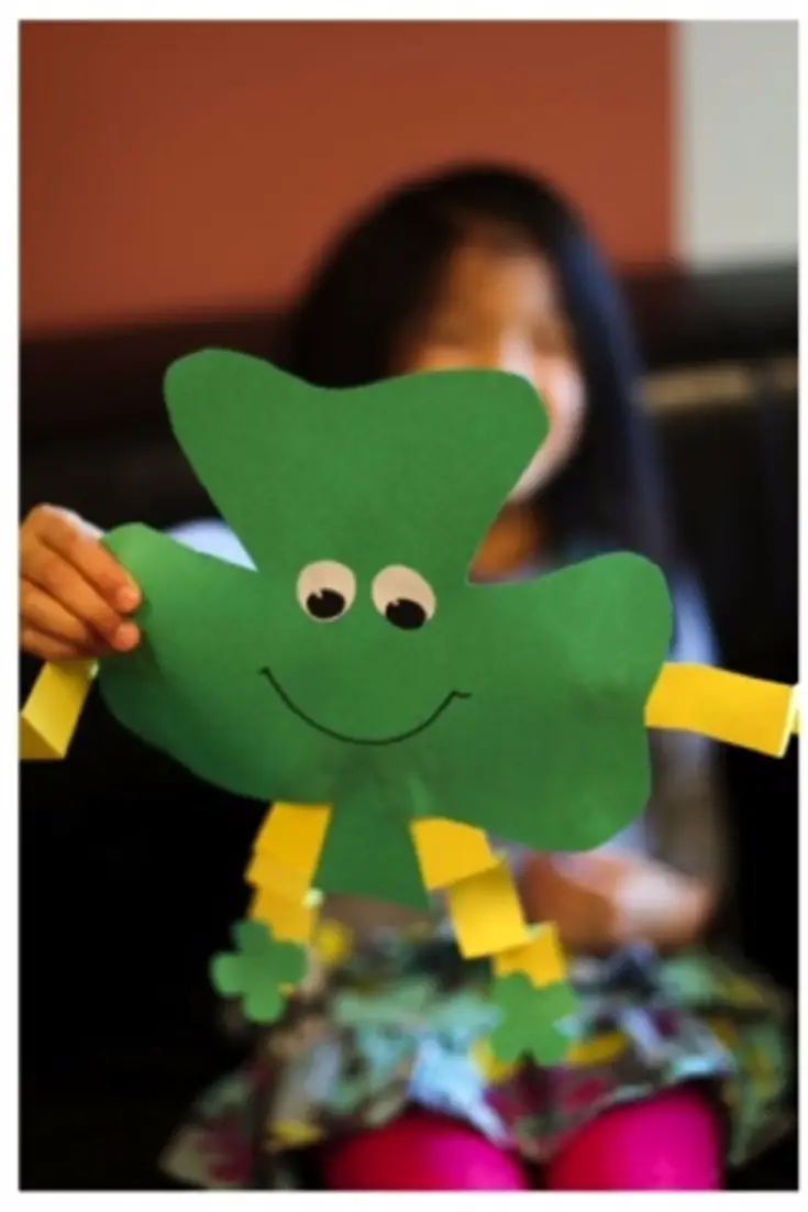 St Patrick's Day Crafts for Kids - Fun and easy St patricks Day craft ideas for toddlers, preschool, kindergarten, pre-k, Sunday school, classroom and home