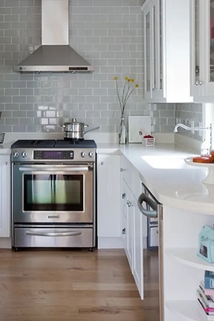 Gray subway tile in a kitchen - this grey subway tile wall idea in this kitchen is just gorgeous and is an easy DIY kitchen idea!