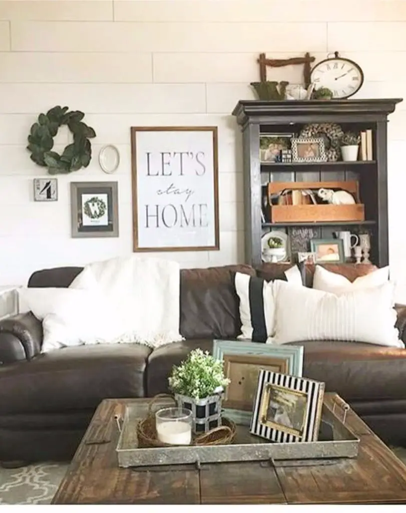 Farmhouse living room ideas - #livingroomideas #farmhouselivingroomideas #farmhousedecor #livingroomdecor #diyhomedecor #homedecorideas #diyroomdecor #farmhousestyle #rustichomedecor