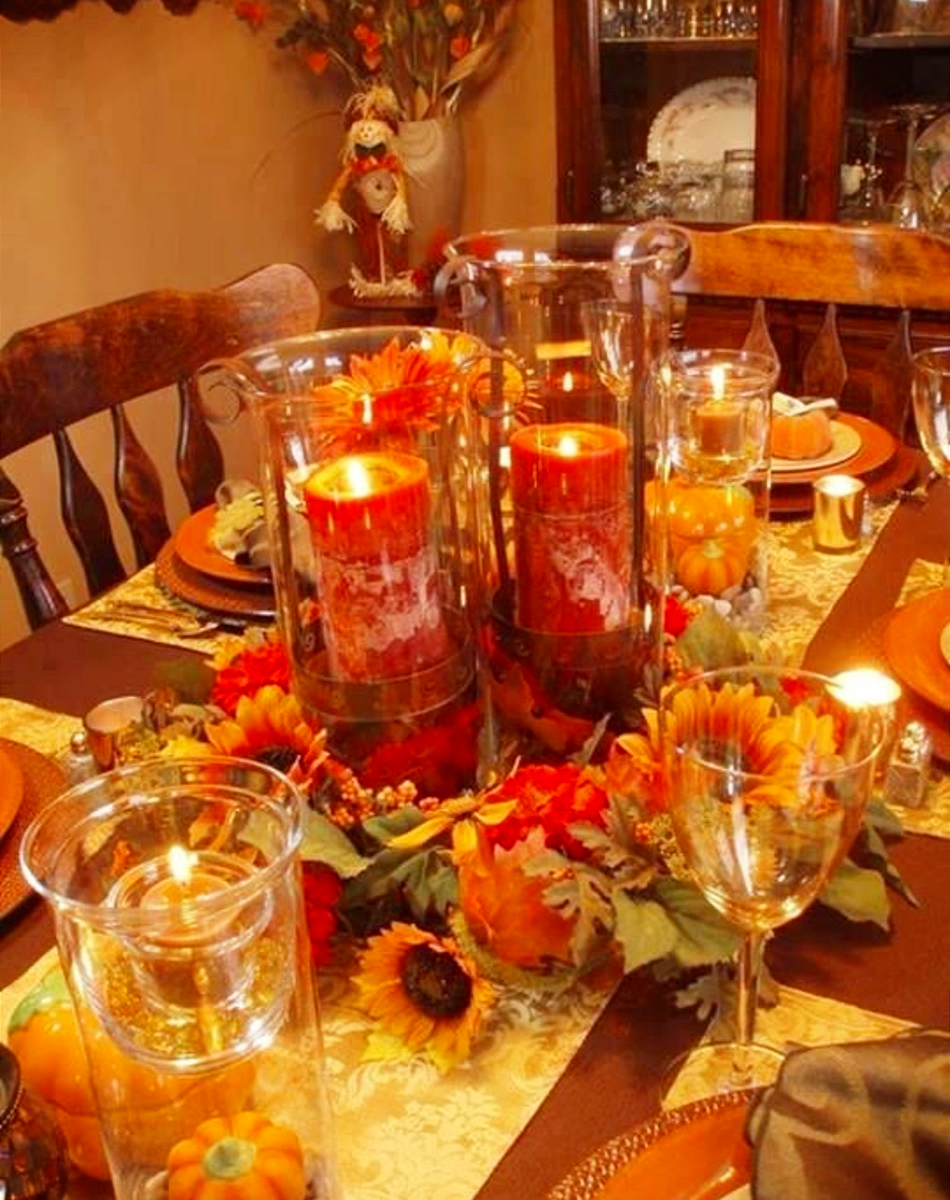 Cheap Thanksgiving table decor, table settings and simple Thanksgiving Table Decorations for a Holiday dinner table on a budget.