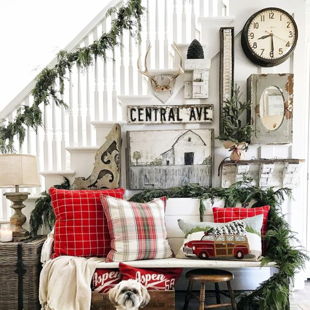 Farmhouse Christmas Decor Ideas for your home this Holiday season. Love these DIY farmhouse Christmas decorating ideas!