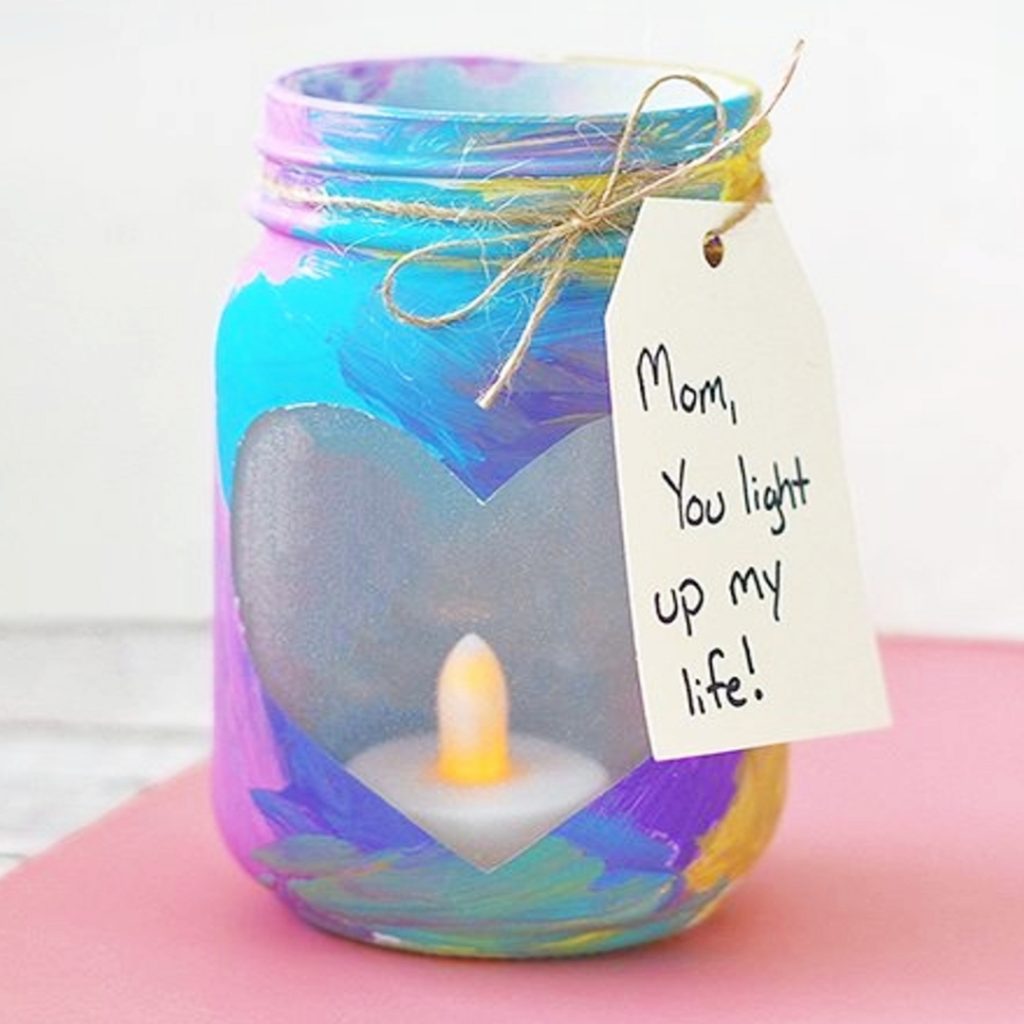 DIY gifts for mom kids can make - #diygiftsformom #mothersday #mothersdaygiftideas #giftsformom #diygifts #diyideas #craftsforkids #mothersdaygift #mothersdayideas #kidsactivities #kidscraftideas #momhacks #giftsforher #birthdaygiftsformom