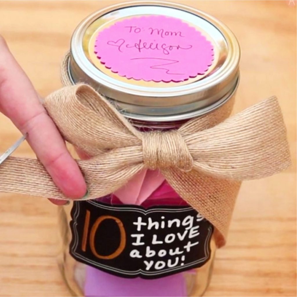 DIY gifts for mom kids can make - #diygiftsformom #mothersday #mothersdaygiftideas #giftsformom #diygifts #diyideas #craftsforkids #mothersdaygift #mothersdayideas #kidsactivities #kidscraftideas #momhacks #giftsforher #birthdaygiftsformom