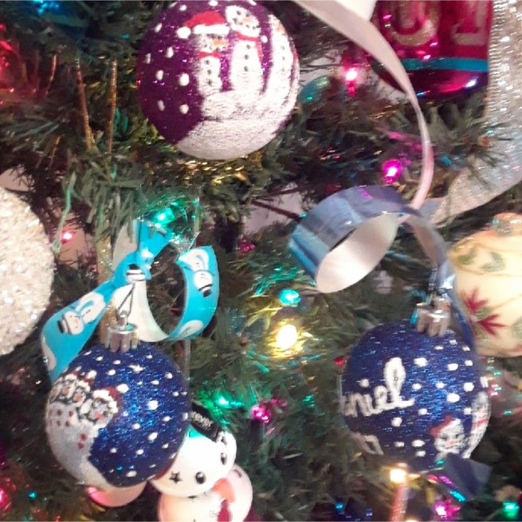 DIY Christmas Ornaments • Family Fingerprint Ornament • Easy Christmas Ornaments to Make • DIY XMas Ornaments • DIY Christmas Crafts • Hand Print Snowman Ornaments • DIY Ornaments for Grandparents • Kids Christmas Crafts