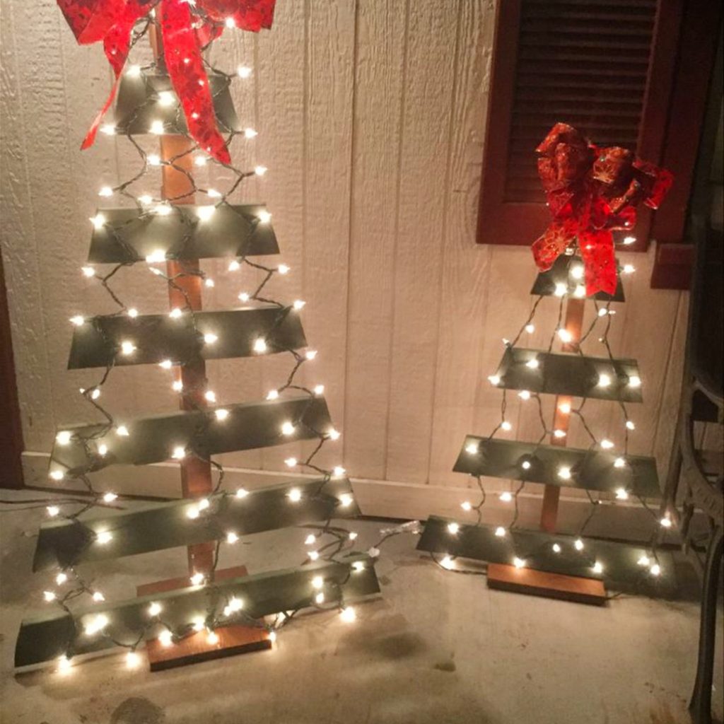 DIY Pallet Christmas Tree Ideas - We Tried It!  Make a Christmas tree from old pallets (tutorial video too)... painted ideas, with lights, decorated, indoors and outdoors ideas for front porches at Xmas.