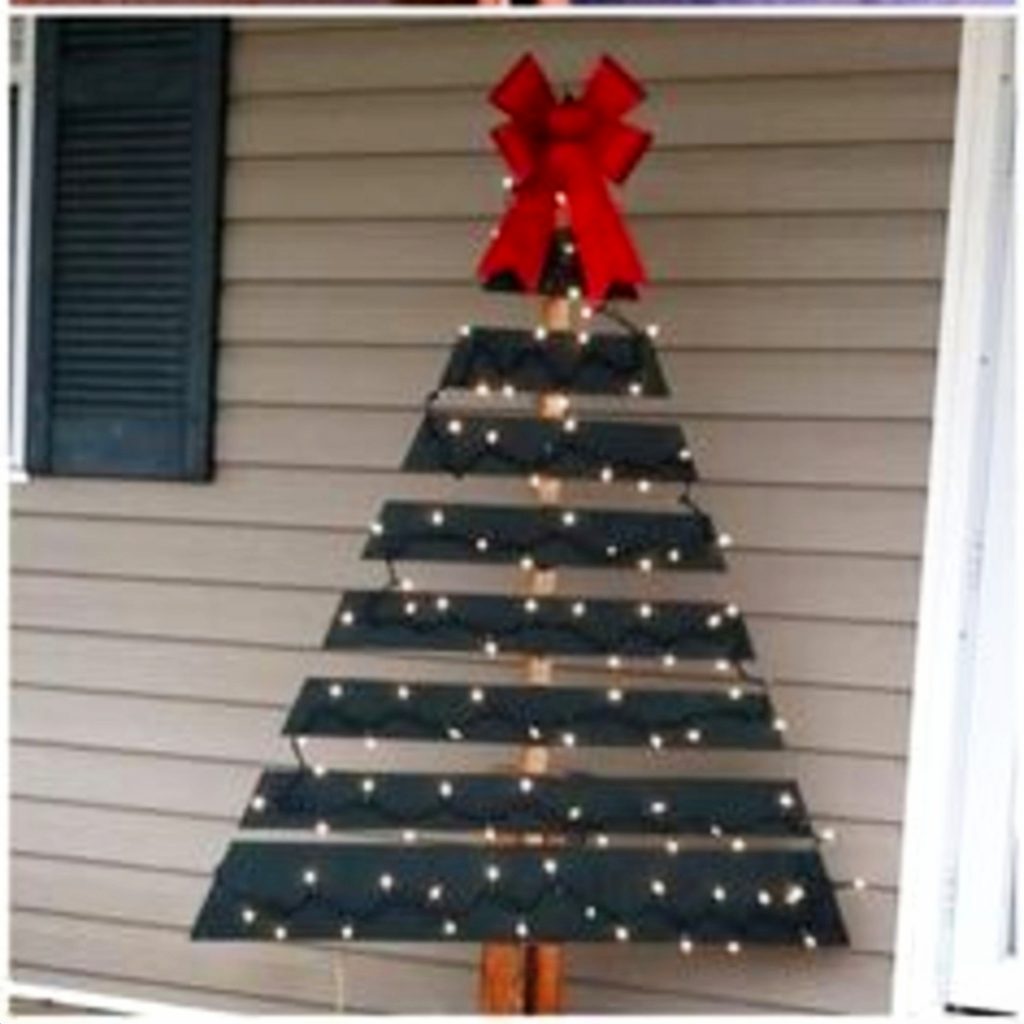 DIY Pallet Christmas Tree Ideas - We Tried It!  Make a Christmas tree from old pallets (tutorial video too)... painted ideas, with lights, decorated, indoors and outdoors ideas for front porches at Xmas.