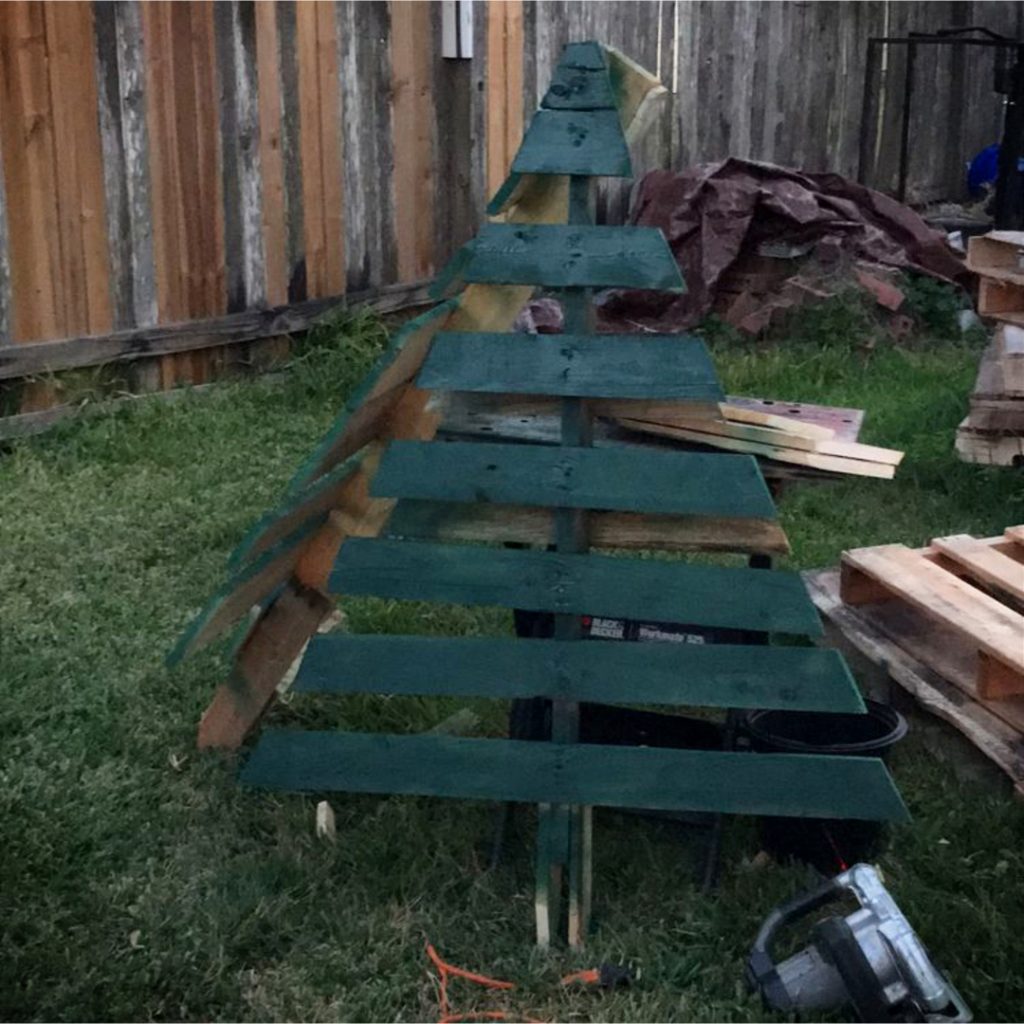 DIY Pallet Christmas Tree Ideas - We Tried It!  Make a Christmas tree from old pallets (tutorial video too)... painted ideas, with lights, decorated, indoors and outdoors ideas for front porches at Xmas.