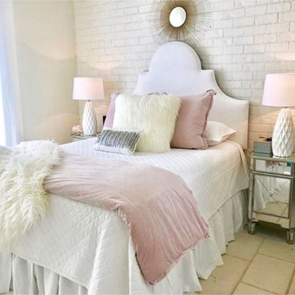 white and rose gold pink bedroom ideas #blushpinkbedroom #rosegoldbedroom #rosebedroom #bedroomideas #bedroomdecor #blushpink #diyroomdecor #houseideas #blushbedroom #dustypinkbedroom #littlegirlsroom #homedecorideas #pinkandgold #girlbedroom #dreambedrooms