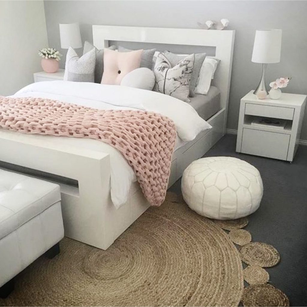 Gray and pink bedroom ideas - #blushpinkbedroom #rosegoldbedroom #rosebedroom #bedroomideas #bedroomdecor #blushpink #diyroomdecor #houseideas #blushbedroom #dustypinkbedroom #littlegirlsroom #homedecorideas #pinkandgold #girlbedroom #dreambedrooms