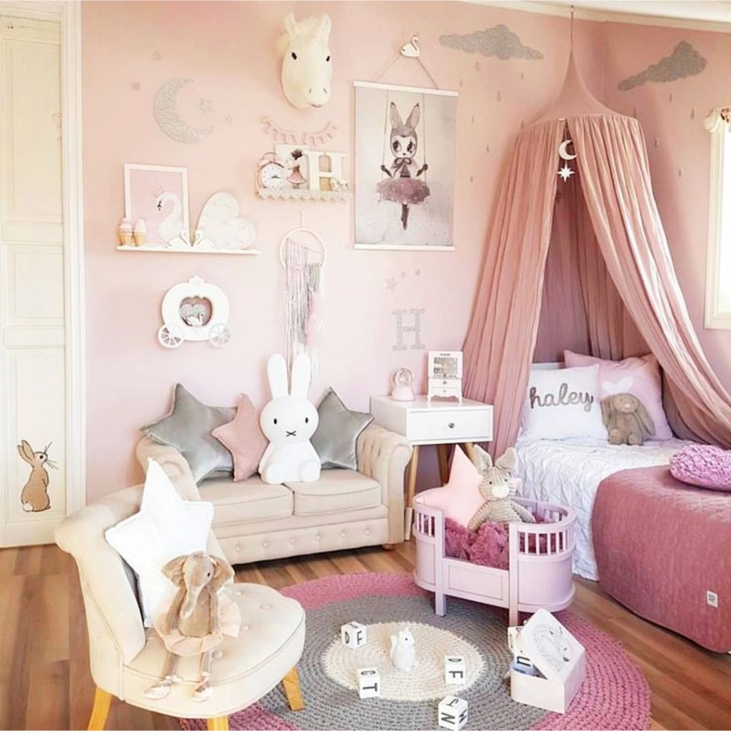 Toddler girl bedroom ideas on a budget - little girl canopy bed ideas