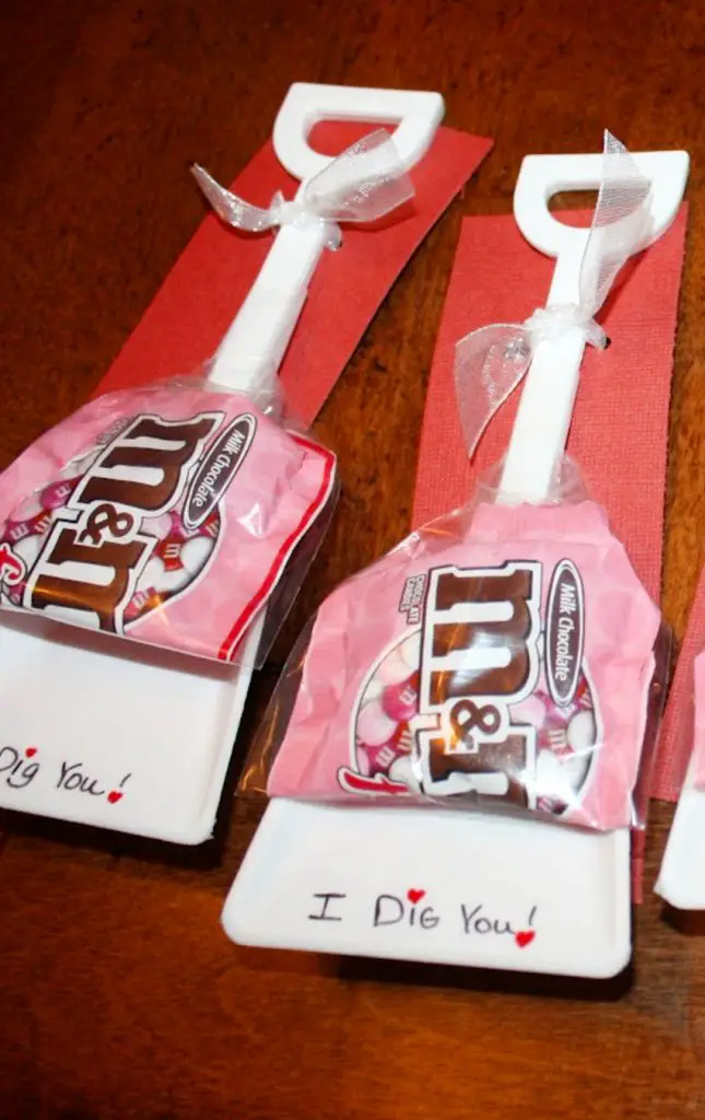 DIY Valentine Cards For School-Treats & Ideas For Classmates