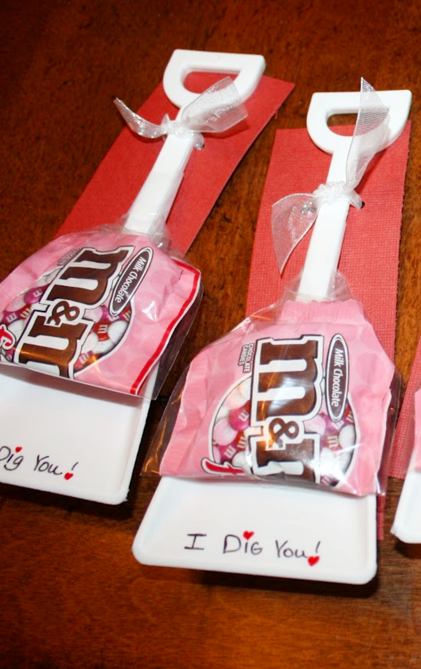 DIY School Valentines for the classroom and teachers - Valentines Day crafts and cards for kids