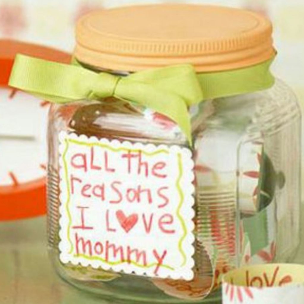 DIY gifts for mom kids can make - #diygiftsformom #mothersday #mothersdaygiftideas #giftsformom #diygifts #diyideas #craftsforkids #mothersdaygift #mothersdayideas #kidsactivities #kidscraftideas #momhacks #giftsforher #birthdaygiftsformom