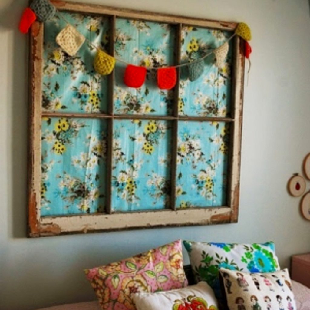 Old Window Crafts - DIY Window Frame Craft Ideas - DIY projects with old window frames #diyhomedecor #oldwindows #repurposed #projectstotry