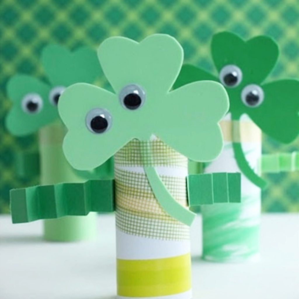 St Patrick's Day Crafts for Kids - Fun and easy St patricks Day craft ideas for toddlers, preschool, kindergarten, pre-k, Sunday school, classroom and home #stpatricksdaycrafts #craftsforkids #stpatricksdaycraftideas #stpatricksday #stpaddysday #stpatricks #easycraftsforkids #preschoolcraftideas #toddleractivities #preschoolcraftideas