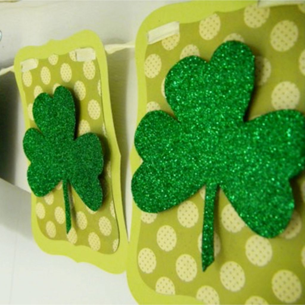 St Patrick's Day Crafts for Kids - Fun and easy St patricks Day craft ideas for toddlers, preschool, kindergarten, pre-k, Sunday school, classroom and home #stpatricksdaycrafts #craftsforkids #stpatricksdaycraftideas #stpatricksday #stpaddysday #stpatricks #easycraftsforkids #preschoolcraftideas #toddleractivities #preschoolcraftideas