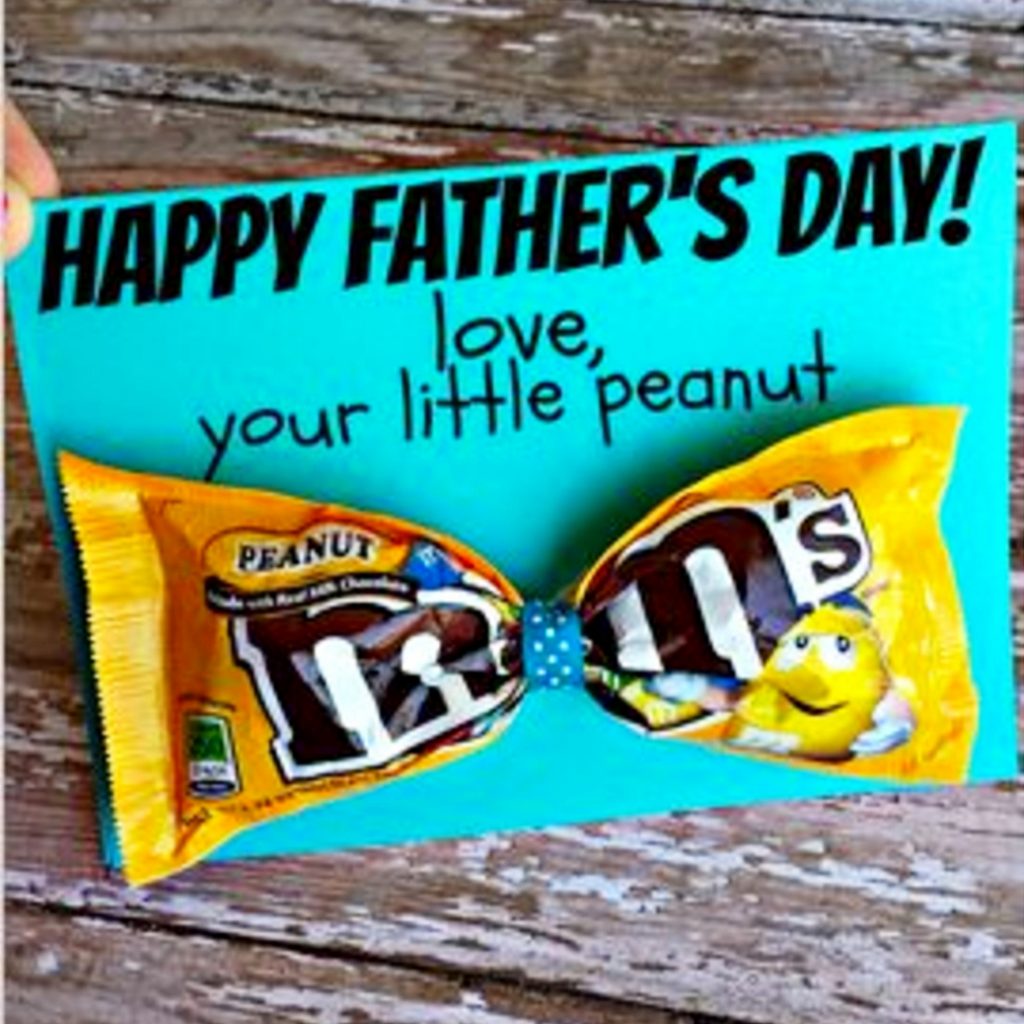 Easy Father's Day Crafts for Preschoolers, Toddlers and kids of all ages.  Easy Crafts for Kids to Make for Dad for Father's Day or his Birthday #craftsforkids #giftsfordad #momhacks