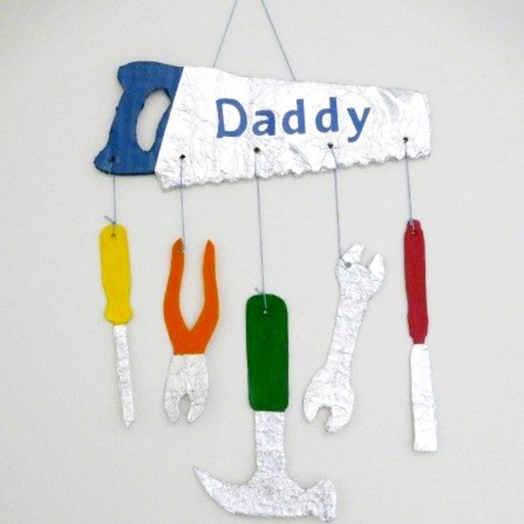 Easy crafts for kids to make for dad - crafts for dad from kids #giftsfordad #craftsforkids #fathersday #momhacks