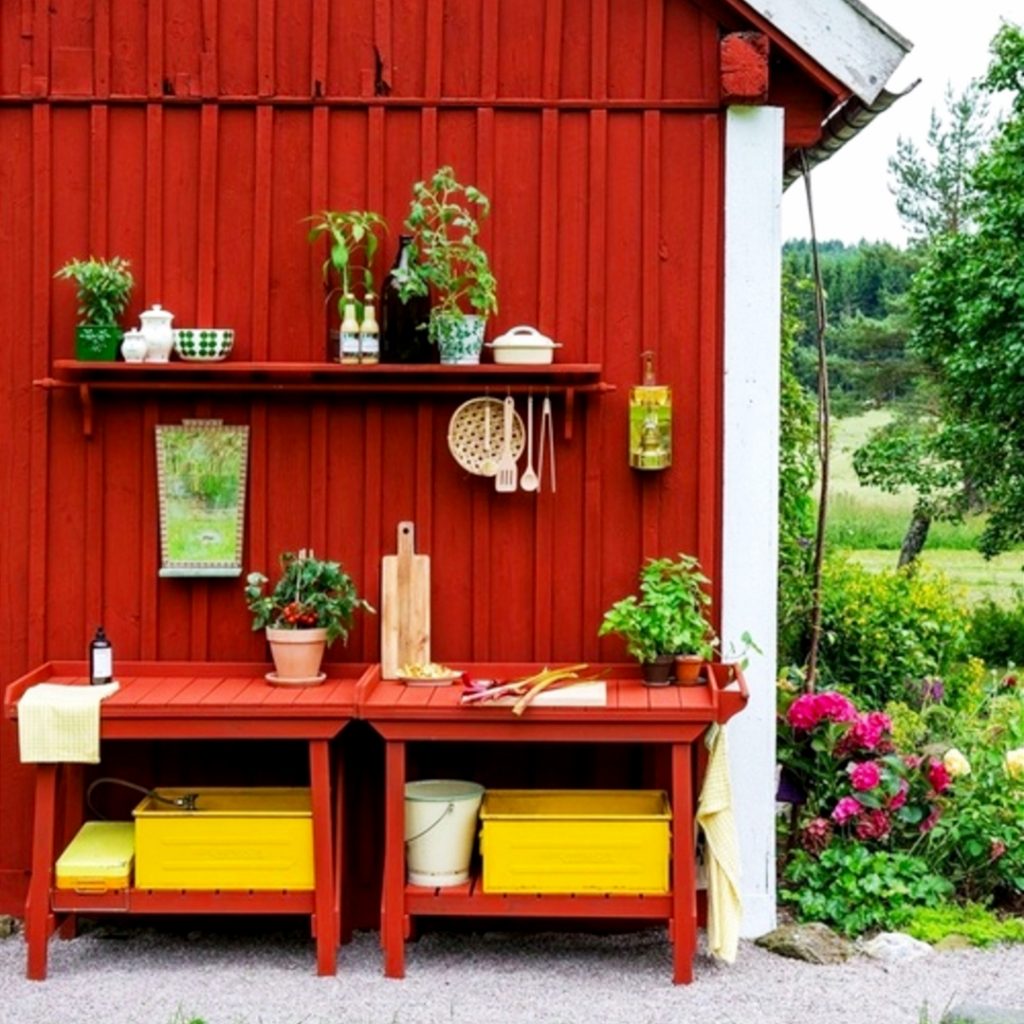 Garden table and Ideas for clay pots -  love all these ideas!