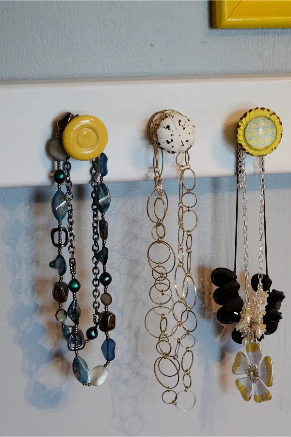 Hanging Jewelry Organizers - Easy DIY hanging jewelry organizer ideas for organizing jewelry