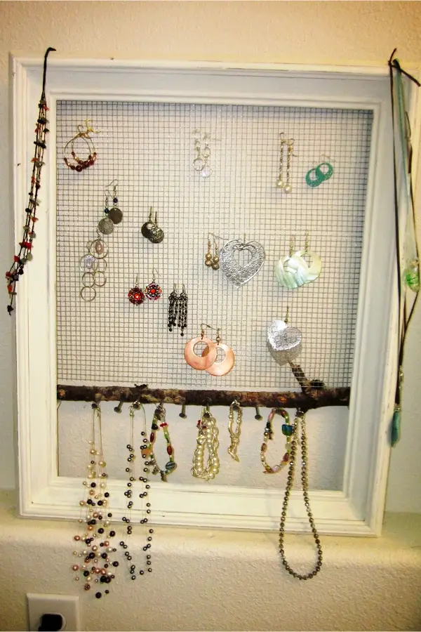 Hanging Jewelry Organizers - Easy DIY hanging jewelry organizer ideas for organizing jewelry