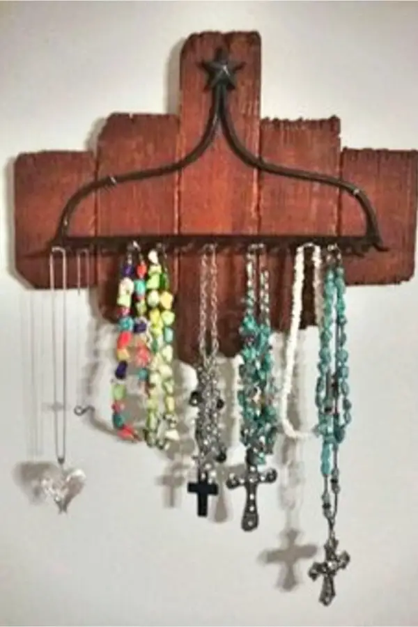 Hanging Jewelry Organizers - Easy DIY hanging jewelry organizer ideas for organizing jewelry