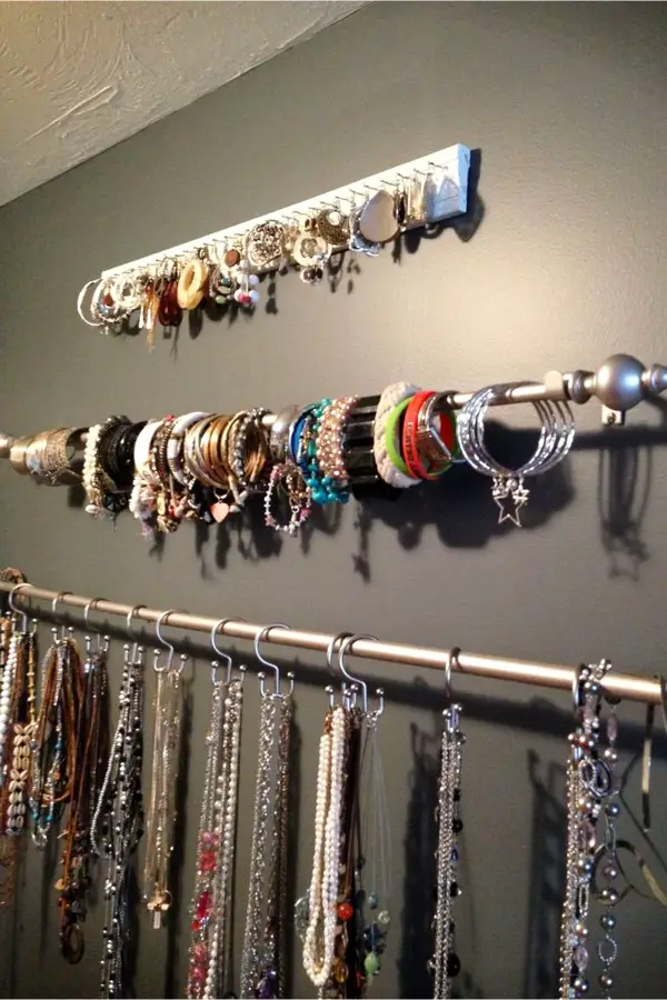 Hanging Jewelry Organizers - Easy DIY hanging jewelry organizer ideas for organizing jewelry