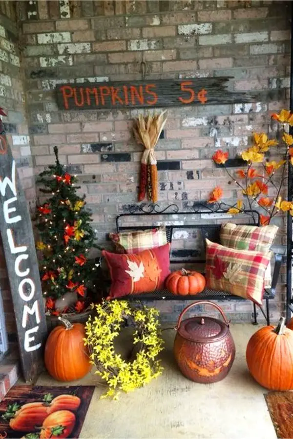 Decorating For Fall on a Budget - Unique DIY Fall Decor Ideas For The Home - Fall front porch decorating ideas with pumpkins, pallet welcome sign and more fall decorating ideas on a budget