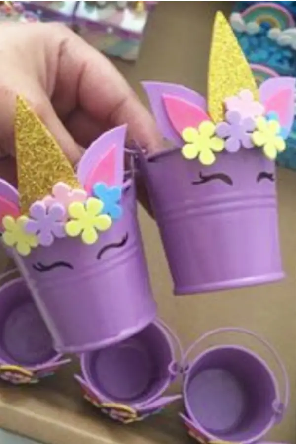 Cute Unicorn Buckets! Cute and Easy Unicorn crafts for kids of for unicorn birthday parties