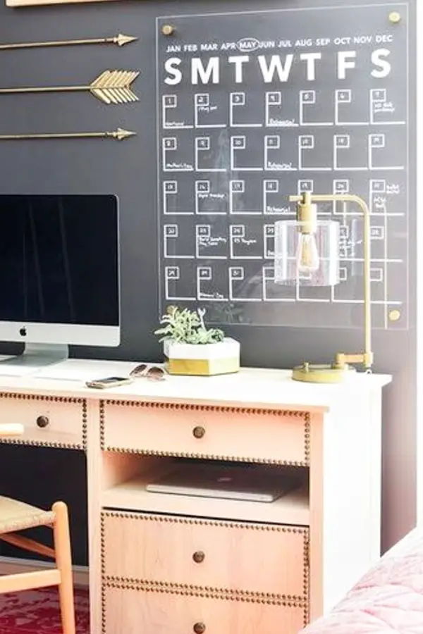 Use chalkboard paint to create a calendar on your wall - how to decorate your room without buying anything