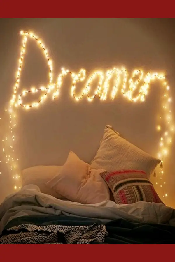 Use fairy lights or Christmas lights as cheap wall decor in your room - how to decorate your room without buying anything