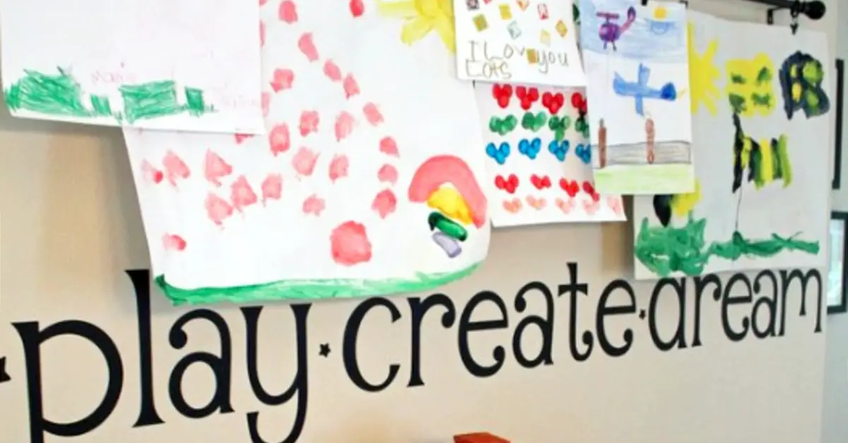 Kids Artwork Display Ideas - Creative ways ti save children's artwork with an easy DIY art display wall for hanging your kids art, crafts, homework and special items and displaying them on a wall.