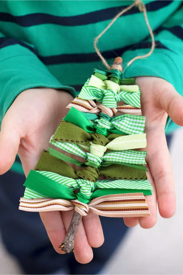 DIY Christmas Tree Ornaments - This next idea is a family favorite - even the kids love making these handmade Christmas tree ornaments (and I love having a beautiful use for all my left over craft scraps)
