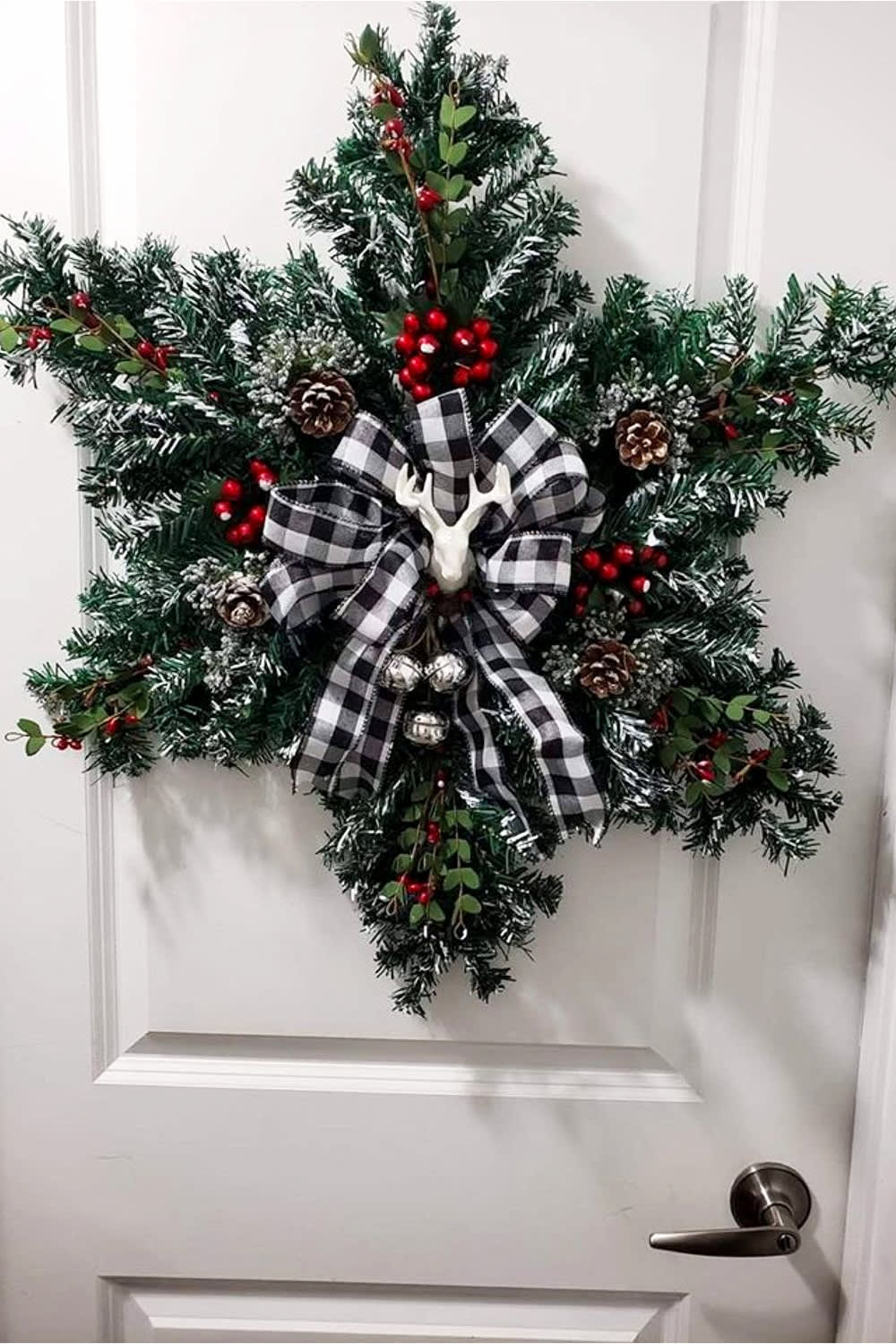 Farmhouse Christmas Wreath ideas - DIY Farmhouse Christmas Decor and Country Style Christmas Decorations - Farmhouse Christmas Decorating Ideas For a Cozy Country Christmas In Rustic Farm Style