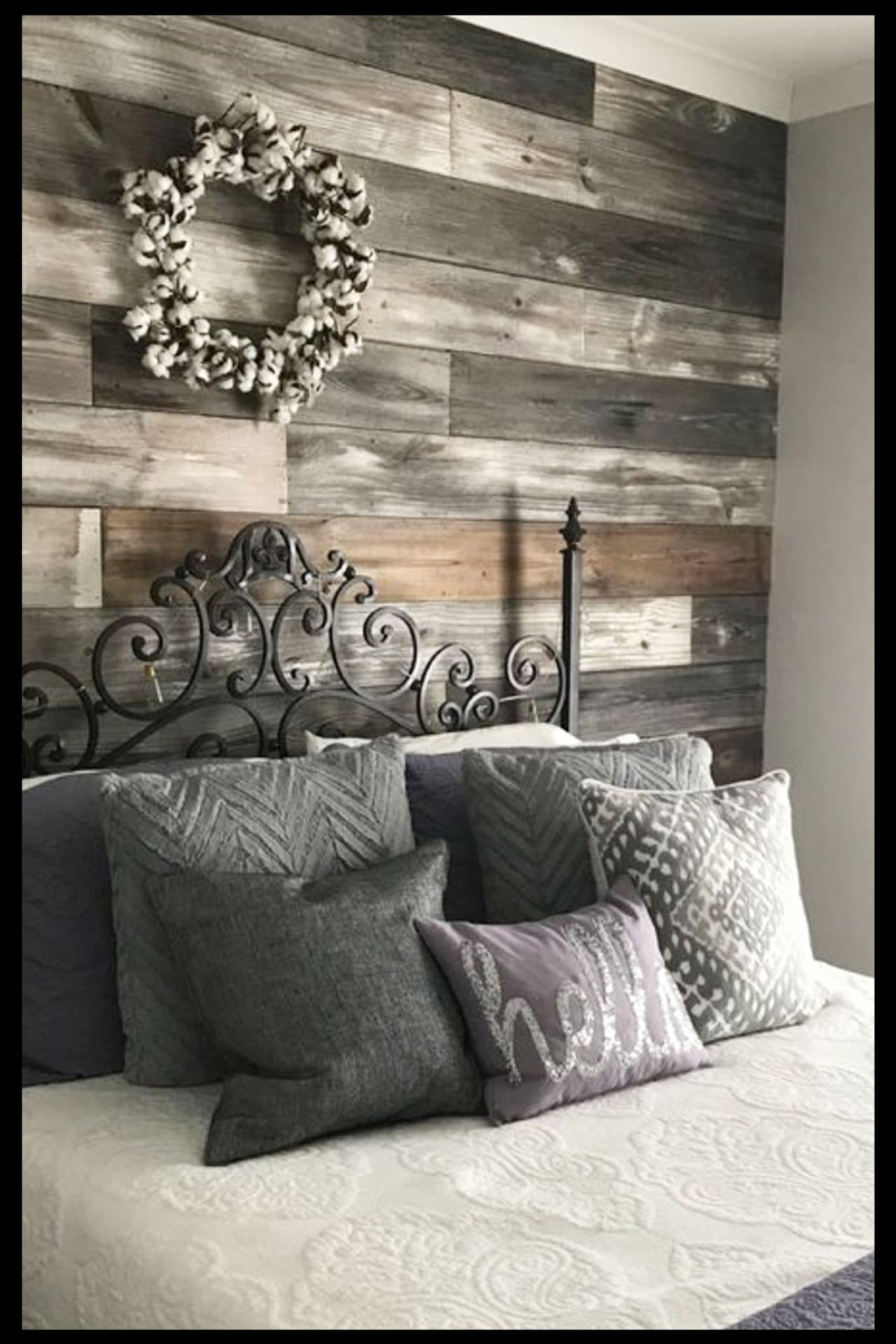 Pallet projects - easy DIY pallet wall decor - panel your walls with old pallet wood such clever home decorating pallet projects - pallet wall in bedroom behind bed