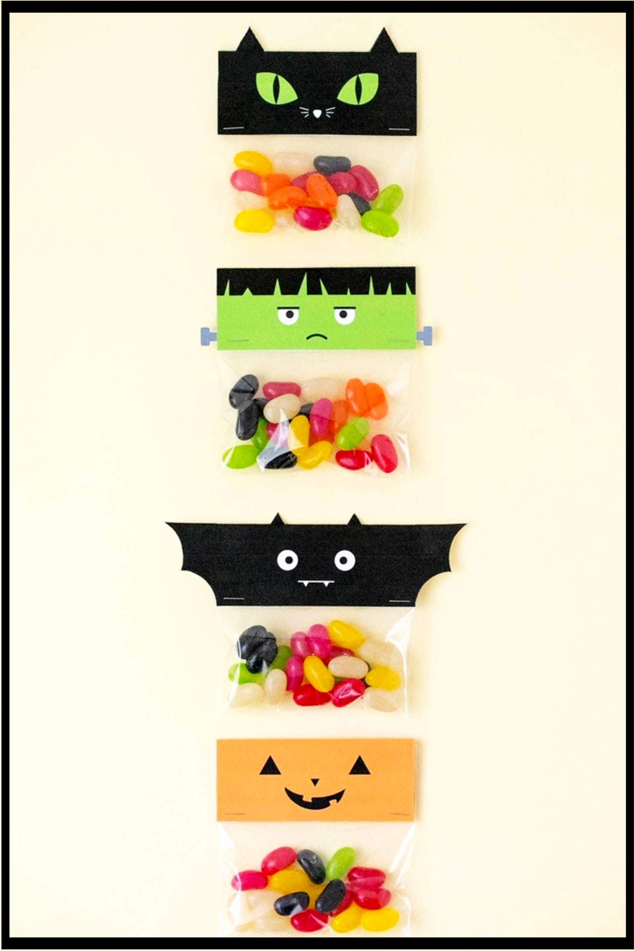 Halloween Printables!  Free Halloween Treat Bag Printables for Trick or Treat or Halooween Class Party