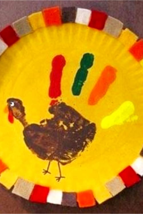 Thanksgiving crafts for kids and toddlers - LOVE all these Thanksgiving art projects and easy Thanksgiving crafts for first graders too.  This Thanksgiving handprint turkey craft is a fun paper plate Thanksgiving family craft!