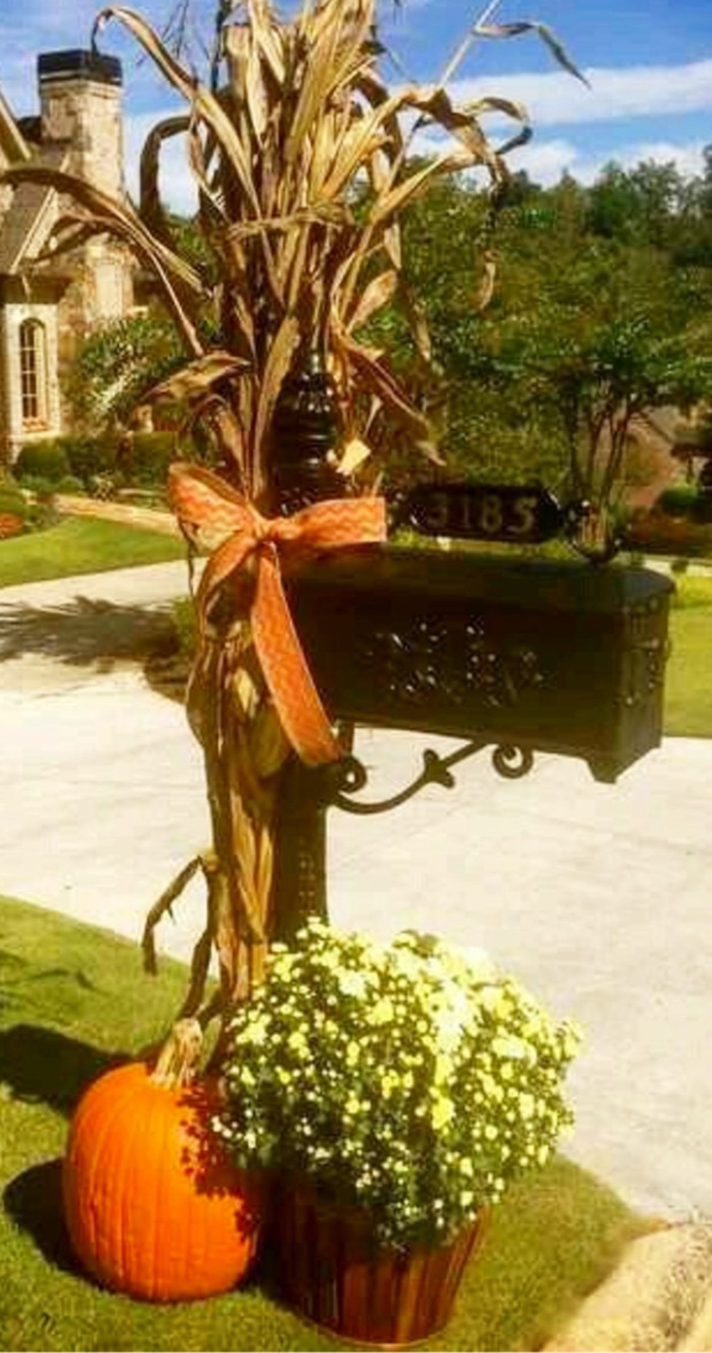 Fall decorating ideas for outside - gorgeous AND inexpensive!