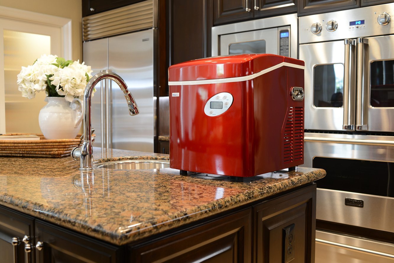 Portable countertop ice maker in RED!  This ice machine works SO well!