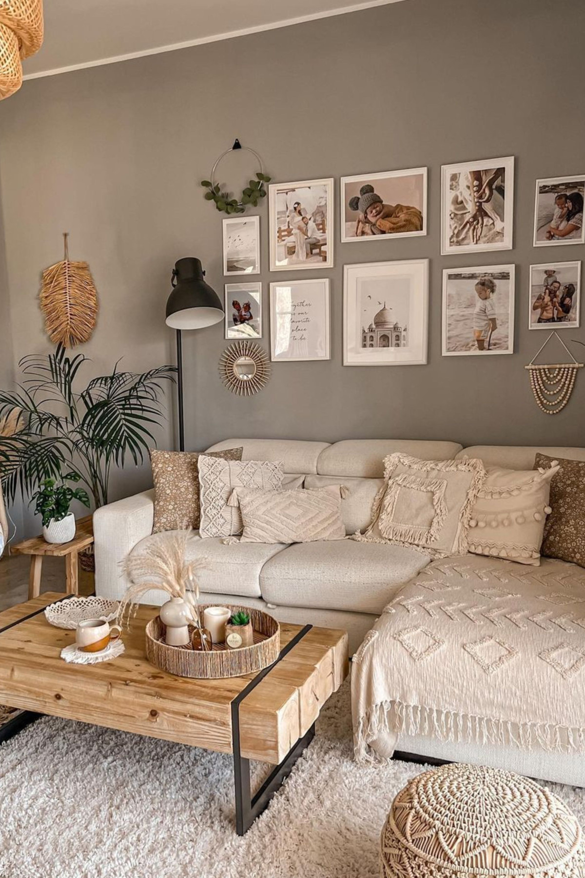 Cozy neutral earth tone living room
